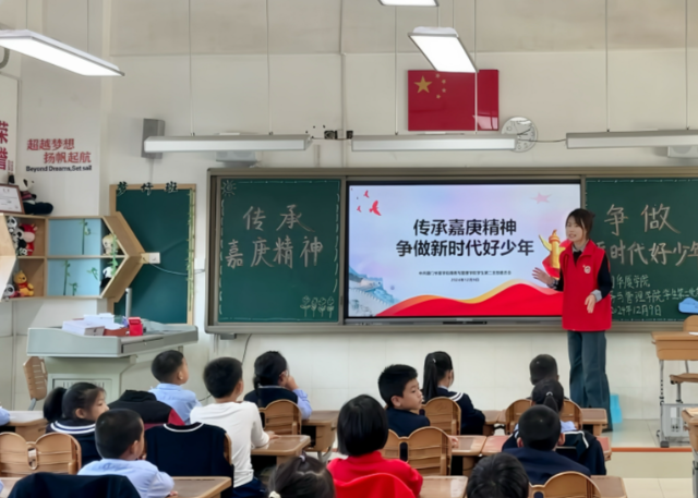 <b>生长渠道推进教师从技能使用者向数字教育生态共建者转型</b>